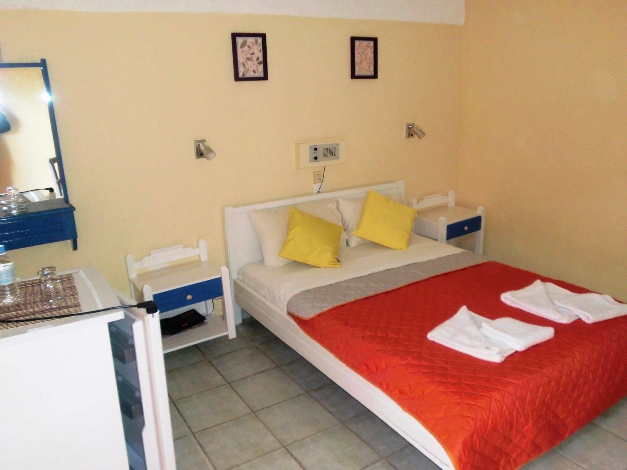 Hotel Neos Matala Buitenkant foto